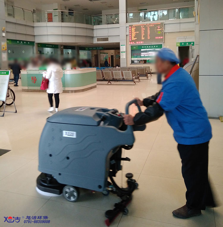 醫院保潔，醫院手推式洗地機大廳清洗